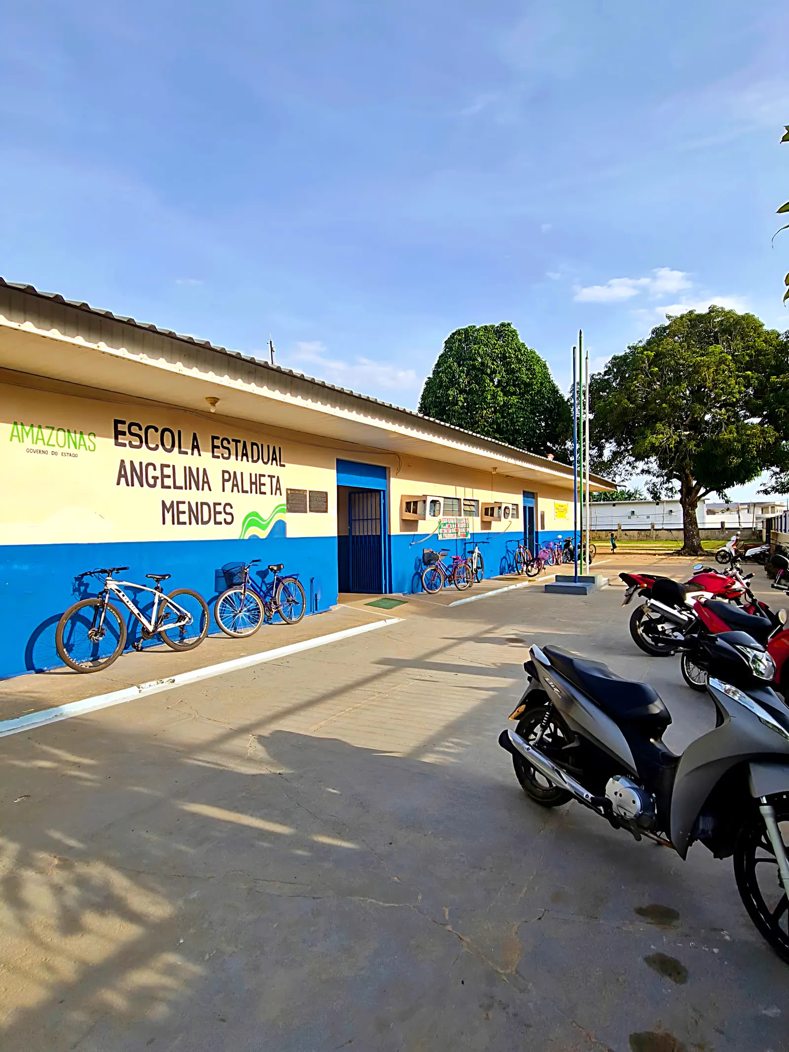 Fachada da escola