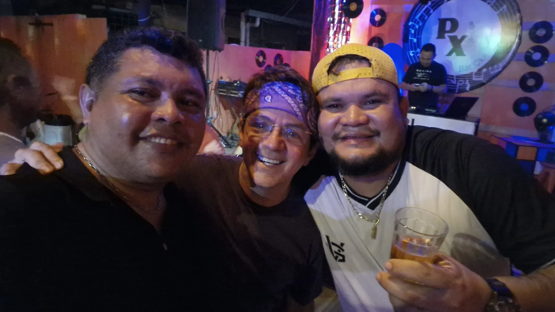 Noite do Flashback reúne educadores e servidores em festa do Dia do Servidor Público