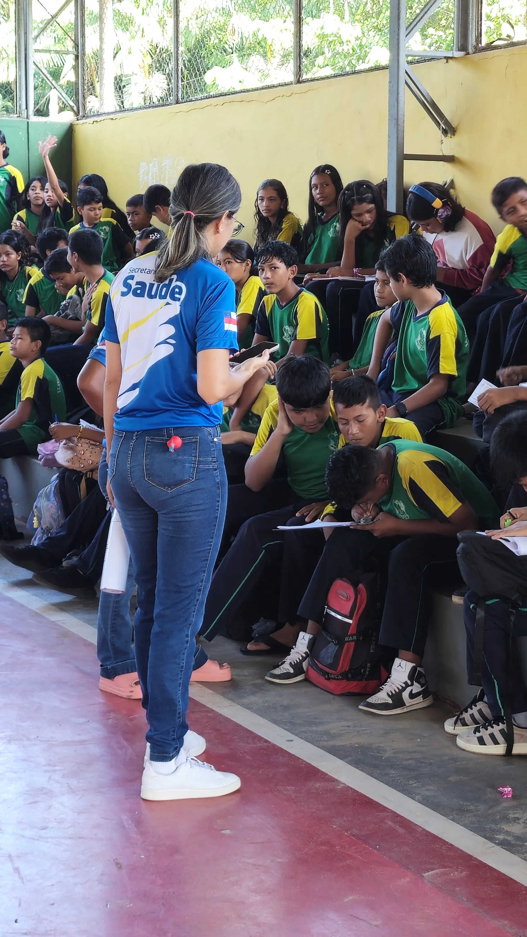 A E. E. Angelina Palheta Mendes recebe a equipe do PSE para palestra de prevenção