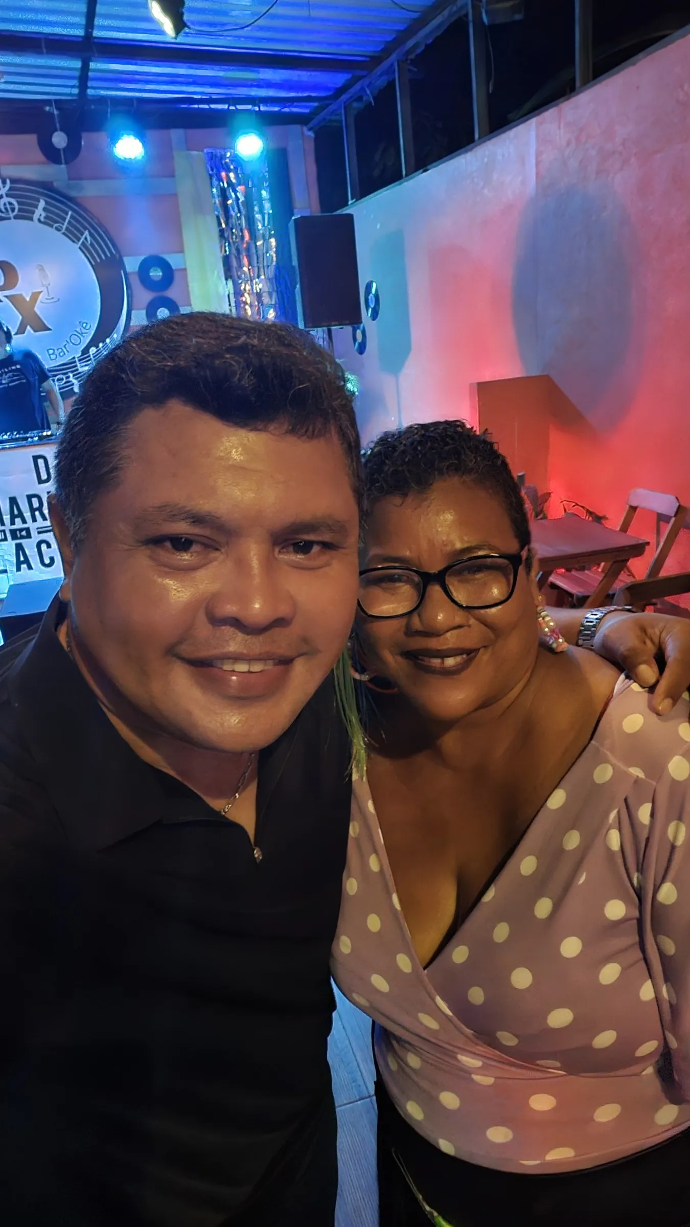 Noite do Flashback reúne educadores e servidores em festa do Dia do Servidor Público