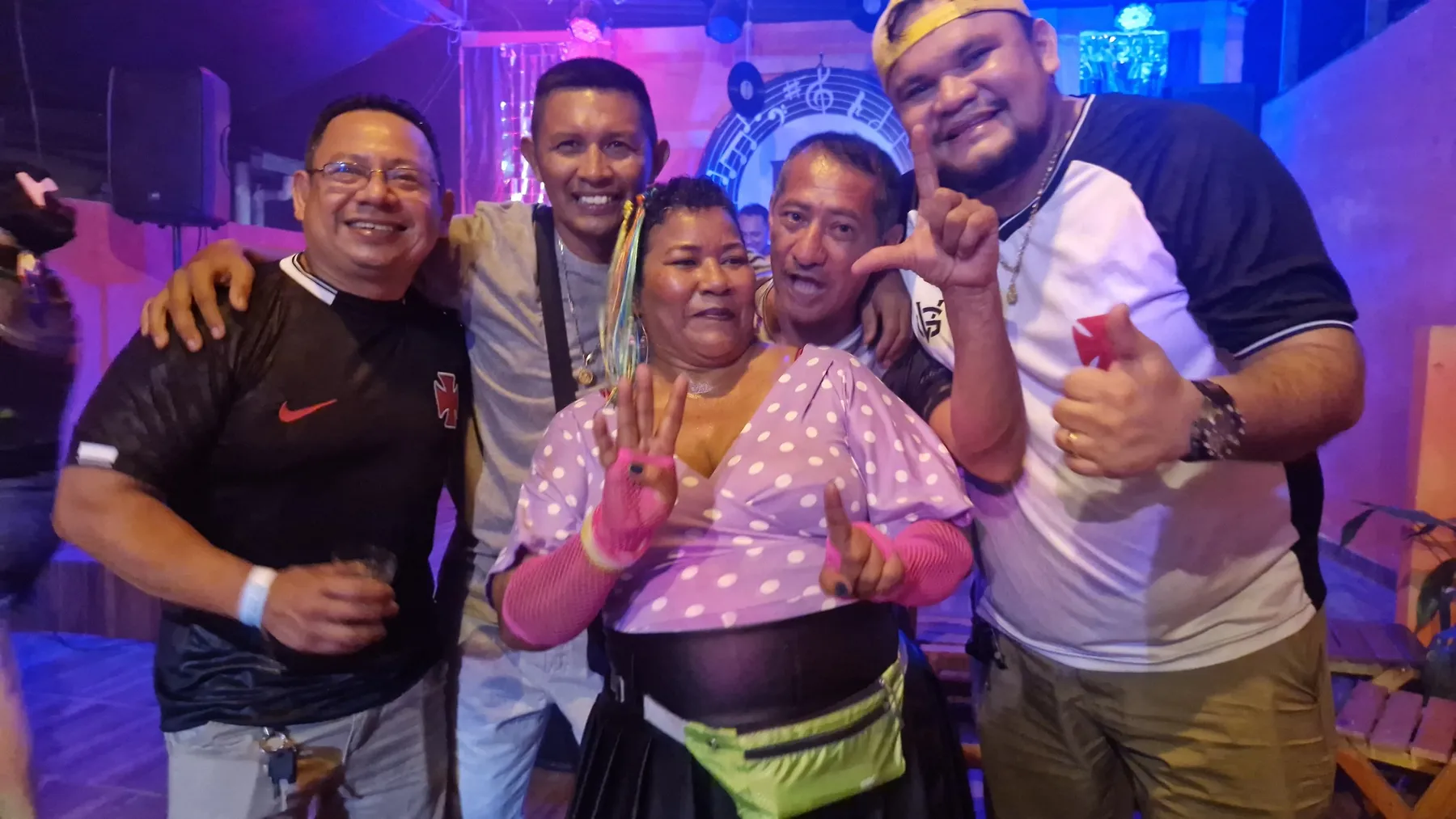 Noite do Flashback reúne educadores e servidores em festa do Dia do Servidor Público